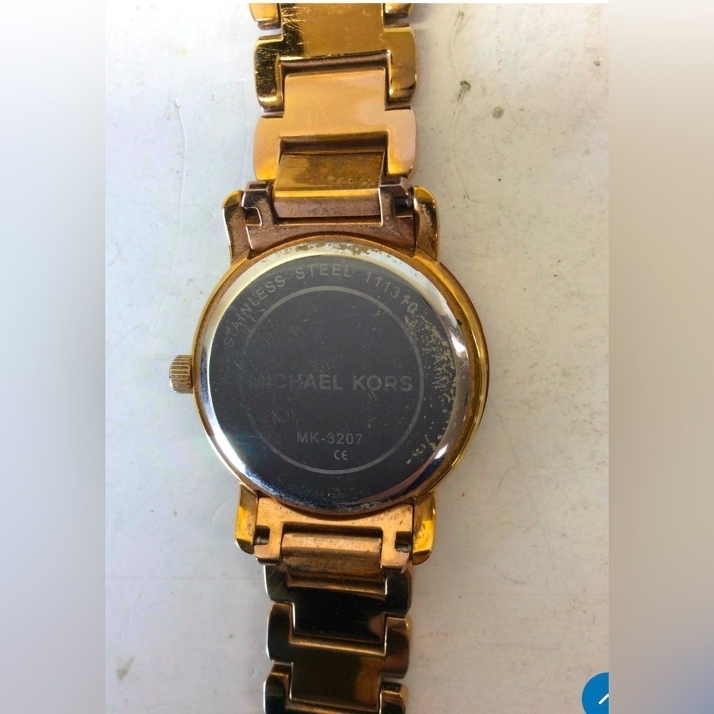 Michael Kors women’s Rose Gold Watch, includes extra link; original tags, & box - Picture 3 of 4